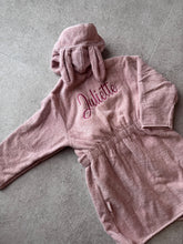 Afbeelding in Gallery-weergave laden, Badjas met naam- in verschillende kleuren