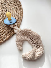 Afbeelding in Gallery-weergave laden, Maan speendoekje met borduring