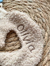 Afbeelding in Gallery-weergave laden, Maan speendoekje met borduring