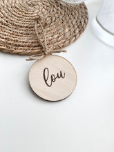 Afbeelding in Gallery-weergave laden, Houten GROTE en KLEINE kerstballen