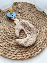 Afbeelding in Gallery-weergave laden, Maan speendoekje met borduring