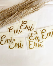 Afbeelding in Gallery-weergave laden, Kleine vinyl naamstickers van 3 cm TOT 10cm
