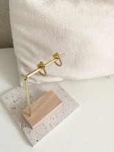 Afbeelding in Gallery-weergave laden, Simonna
