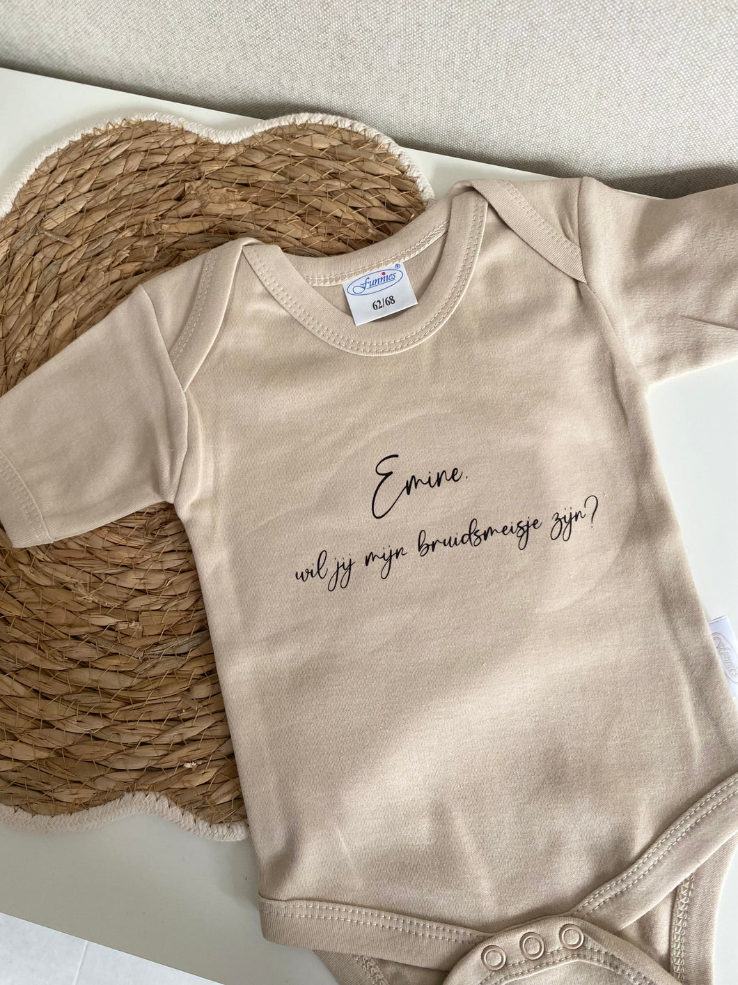 Baby rompertje in verschillende kleuren met bedrukking