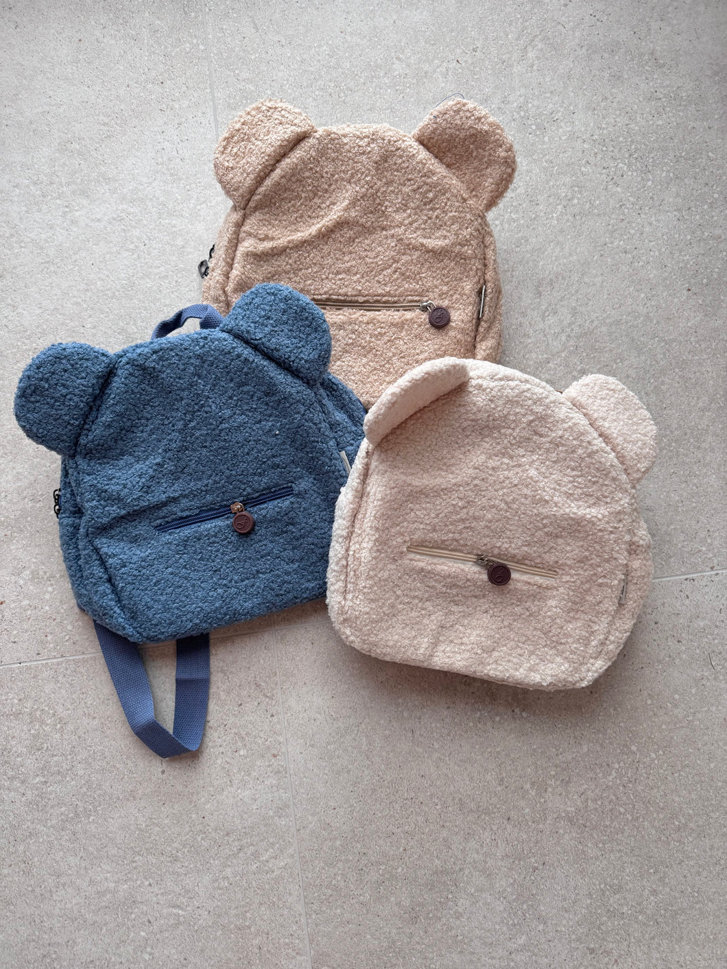 Rugzakje met borduring in 3 kleuren