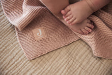 Afbeelding in Gallery-weergave laden, Deken Wieg 75x100cm Basic Knit in BISCUIT
