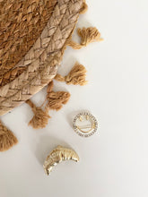 Afbeelding in Gallery-weergave laden, Broche croissant &amp; smiley
