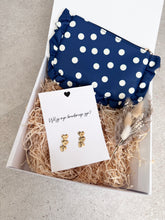 Afbeelding in Gallery-weergave laden, Gelukbox toilettas met oorbellen: wil je mijn… ?
