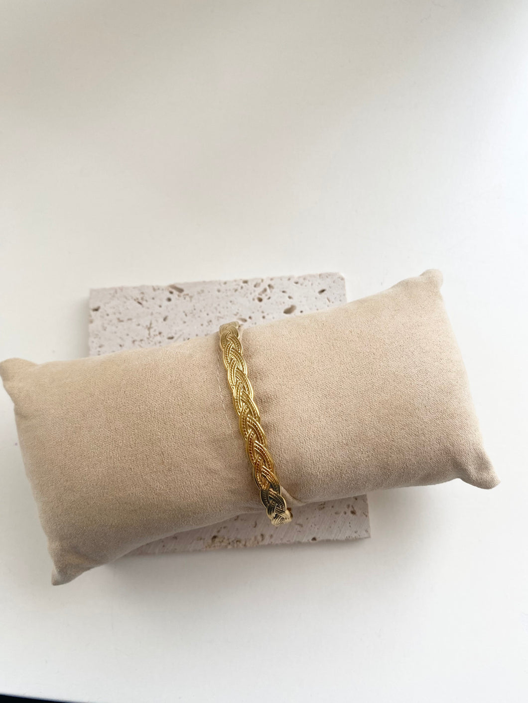 Vlecht armband in grootte verstelbaar