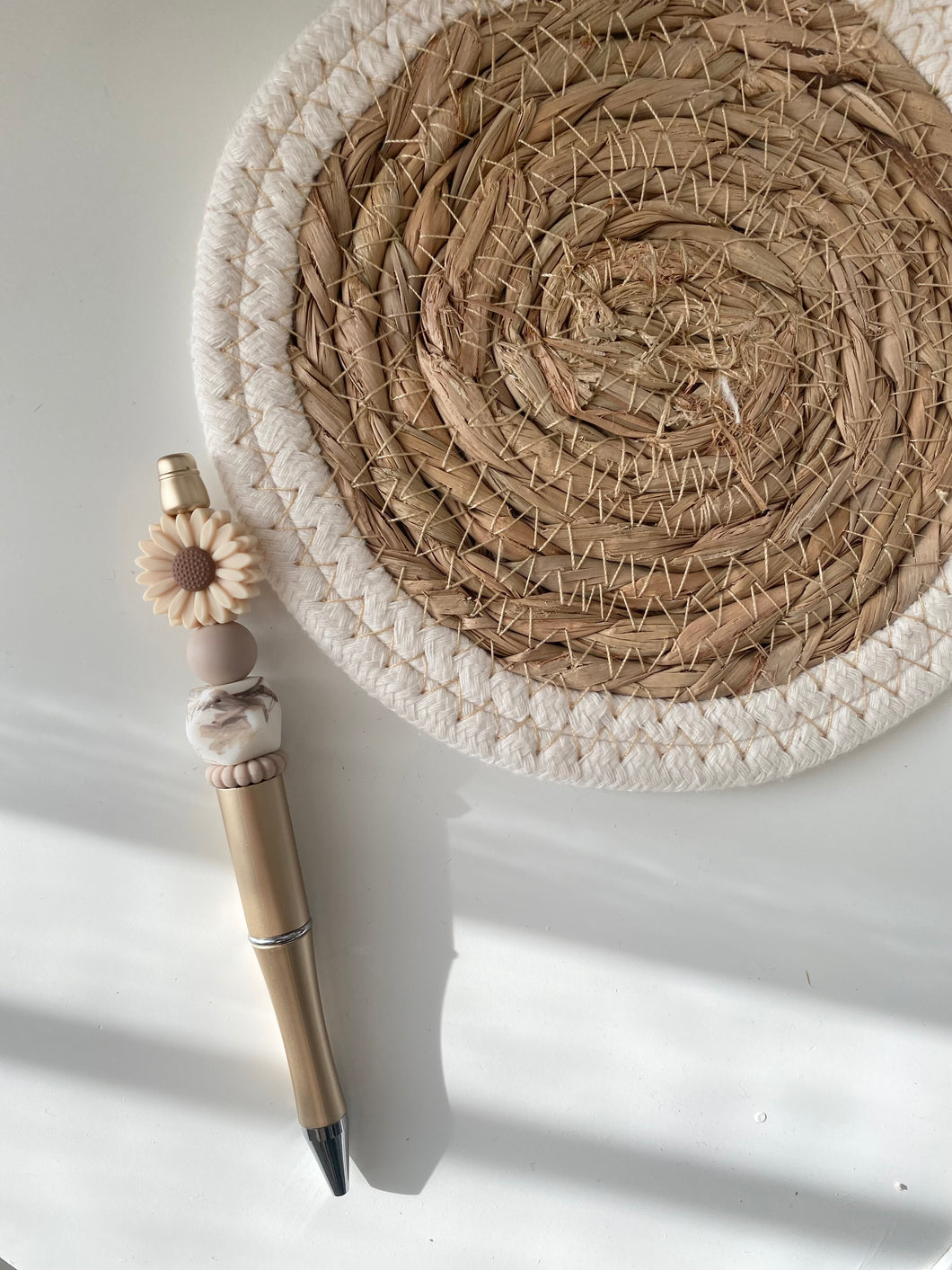 Beige DAISY pen