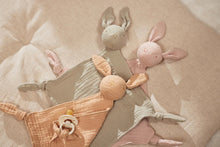 Afbeelding in Gallery-weergave laden, Knuffel MOONSTONE konijn
