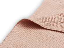 Afbeelding in Gallery-weergave laden, Deken Ledikant 75 cm x 100cm  Basic Knit - Pale Pink met naam
