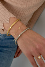 Afbeelding in Gallery-weergave laden, Zilveren armband - hartjes
