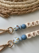 Afbeelding in Gallery-weergave laden, Sleutelhanger blauw tintjes en werk voertuigen
