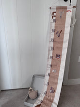 Afbeelding in Gallery-weergave laden, Gelukbox: baby met groeimeter
