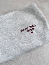 Afbeelding in Gallery-weergave laden, Tired mom club trui
