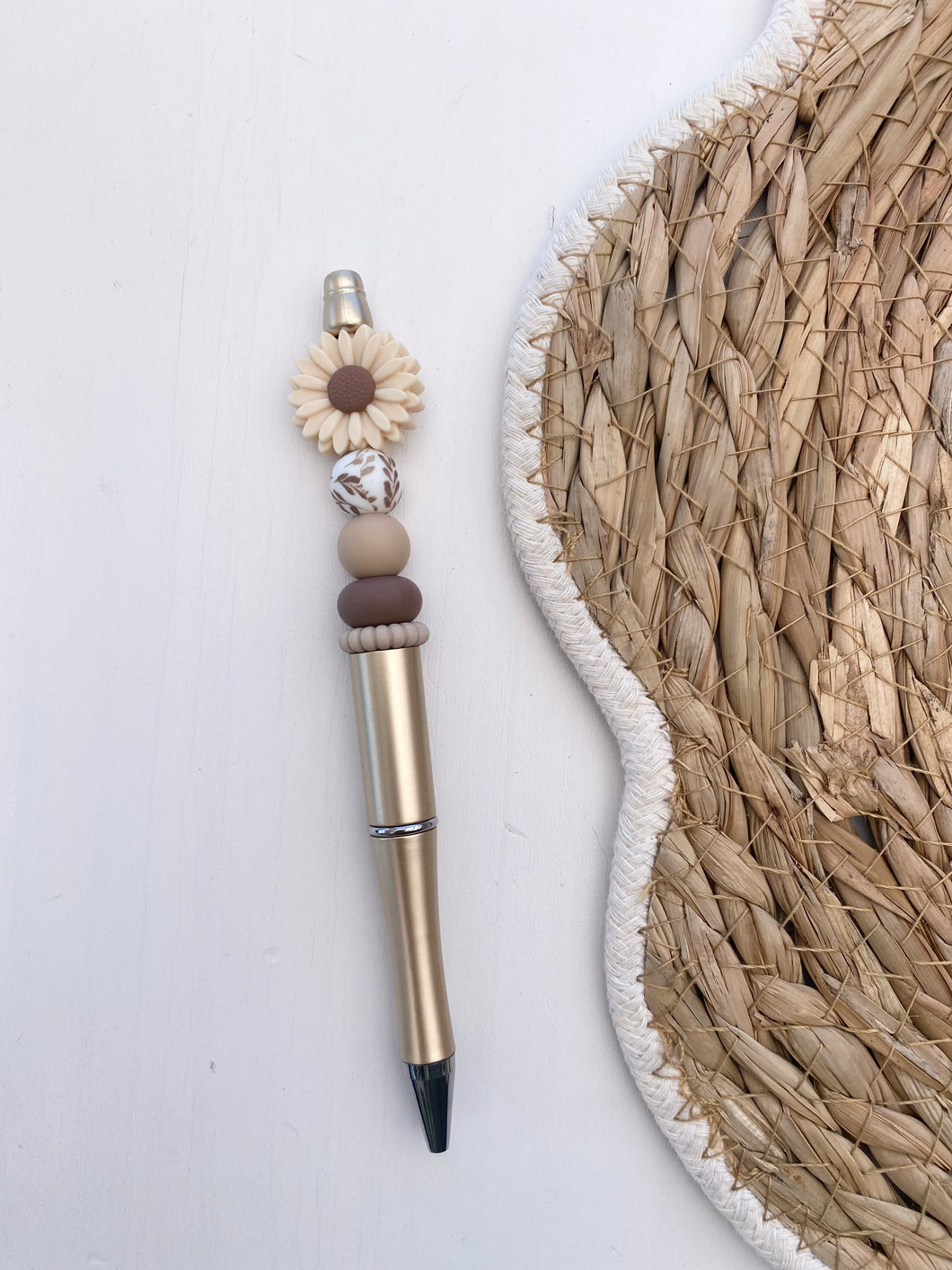 Beige DAISY met bruine blaadjes kraal
