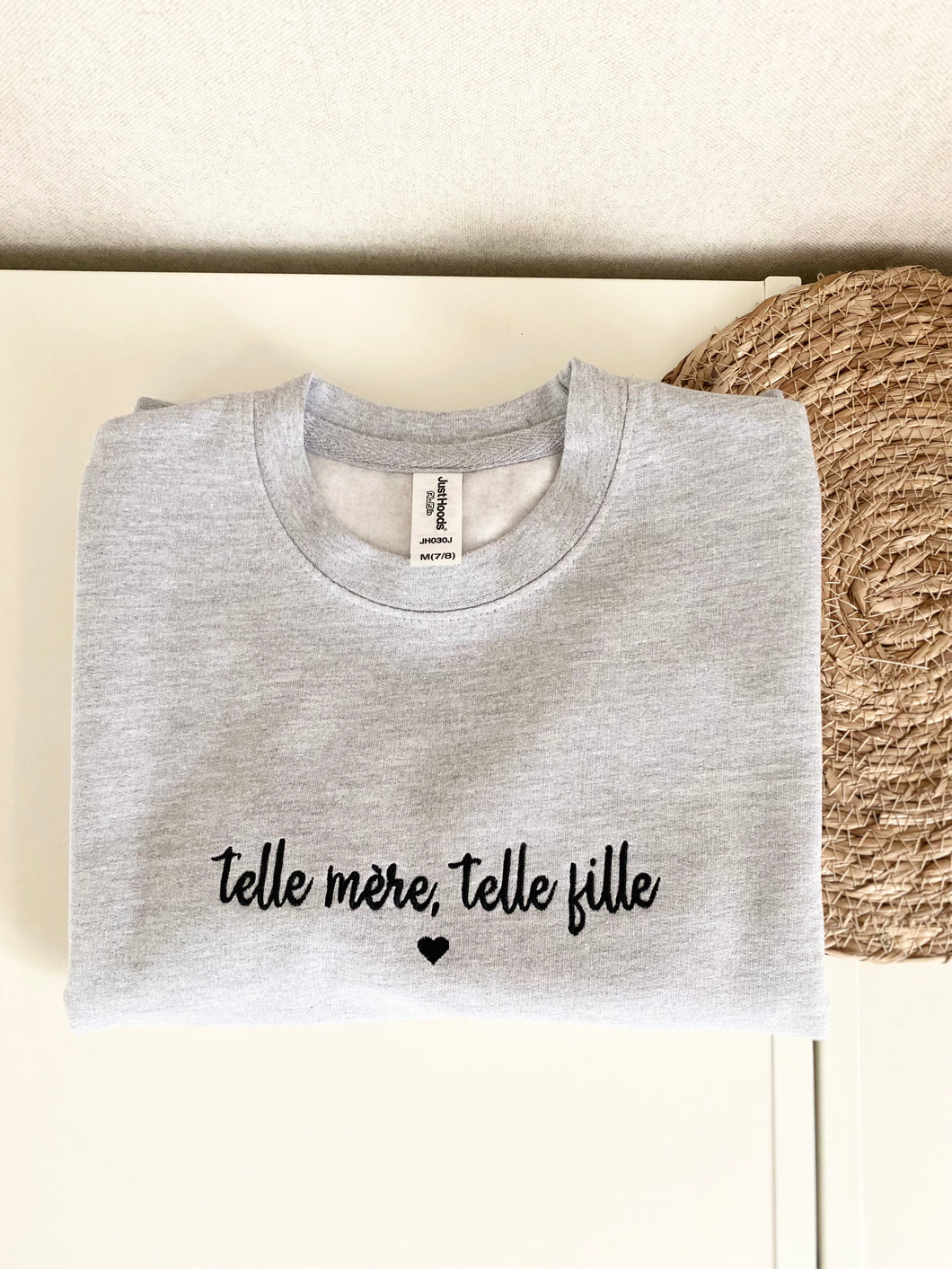Geborduurde kindertrui in verschillende kleuren
