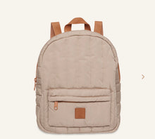 Afbeelding in Gallery-weergave laden, Rugzak puffed beige met naam
