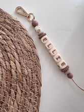 Afbeelding in Gallery-weergave laden, Pastel bloemen sleutelhanger
