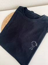 Afbeelding in Gallery-weergave laden, T-shirt met bedrukte tekening / handschrift
