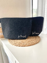 Afbeelding in Gallery-weergave laden, Toilettas vilt in 3 kleuren met bedrukking
