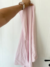 Afbeelding in Gallery-weergave laden, Babydekentje LICHT ROZE (borduring)
