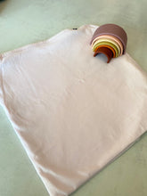 Afbeelding in Gallery-weergave laden, Babydekentje LICHT ROZE (borduring)
